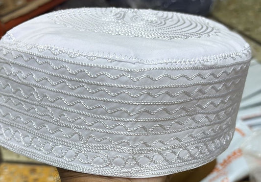 Premium White Saudi Mulki Topi – High-Quality Embroidered Prayer Cap